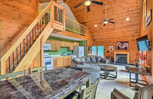 Battletown Cabina | 'Ryman Riviera' Home w/ Fireplace: Steps to River