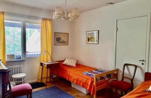 Hastveda Casa | Rymligt boende i en fantastisk villa! Bo helt PRIVAT som enda gäster och boende! Nära NATUREN, lokala bekvämligheter och lätt att resa till med bil, buss eller tåg! Varifrån ni kan utforska södra Sveriges skatter, eller bara koppla av!