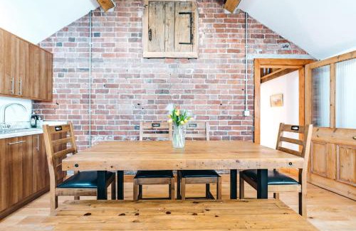 Eaton Mascott Casa | ryton grange church barn sleeps 5