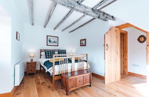 Eaton Mascott Casa | ryton grange church barn sleeps 5