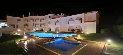 Castelo Apartamento | São Rafael 1 Bedroom with Pool