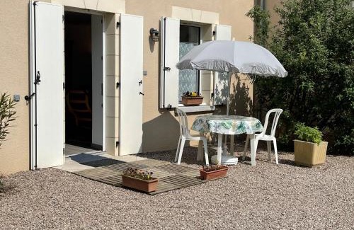 Mezieres-sur-Ponthouin Casa | Séjour au Bord de l’eau - Moulin Authentique avec Pêche et Confort Moderne - FR-1-410-393