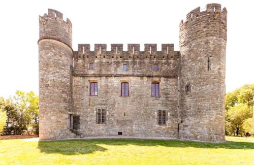 Castelnau-Valence Apartamento | Séjour de Rêve au Château