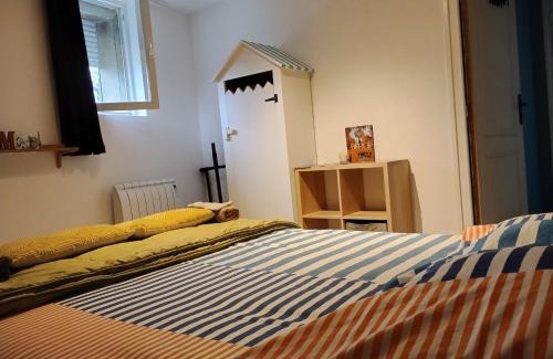 Marigne-Laille Cama Y Desayuno | Séjour et weekend en famille chez l'habitant, longère bercéenne, 2 chambres 4 Pers, possibilité rajout berceau et 1 lit single soit 6 Pers maxi