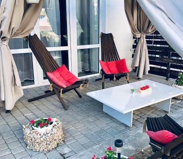 Yuzhne Apartamento | Sмарт студія з терасою ! Іванова 35