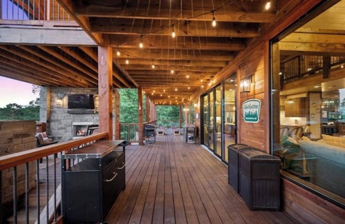 Broken Bow Casa | S'mores Sunrise Retreat - 7BD-6.5Bath - Luxury Lakeview House - Sleeps 30