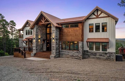 Broken Bow Casa | S'mores Sunrise Retreat - 7BD-6.5Bath - Luxury Lakeview House - Sleeps 30