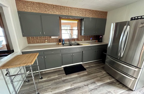 Detroit Lakes Cabaña | S Side Lake Melissa ~ Flat Lot ~ Heart of DL Lakes Country ~ Sunroom ~ Sandy