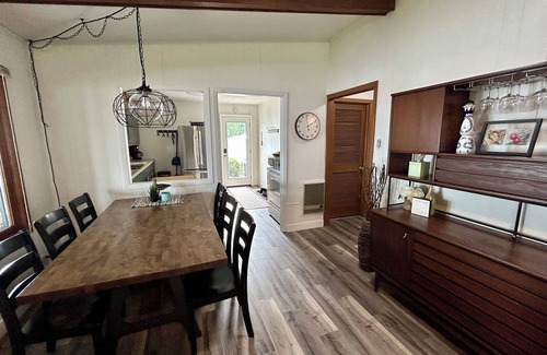 Detroit Lakes Cabaña | S Side Lake Melissa ~ Flat Lot ~ Heart of DL Lakes Country ~ Sunroom ~ Sandy