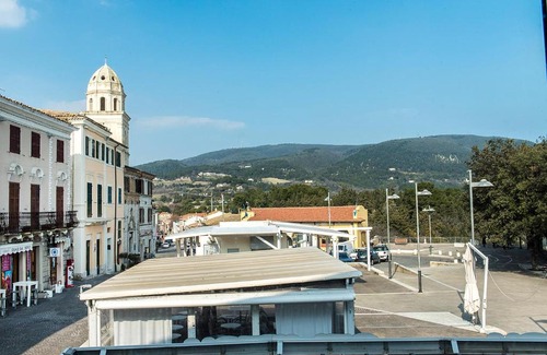 Sirolo Apartamento | S035 - Sirolo, trilocale in piazza con vista mare