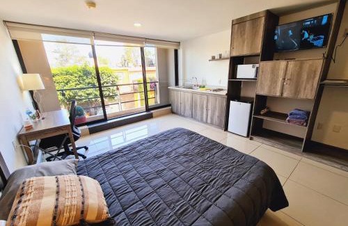 Ciudad López Mateos Apartamento | S05 SUITE DOBLE CAMA MATRIMONIAL Premium Frente al TEC CEM con Cocineta WiFi Balcón Parking Terraza