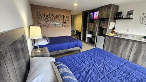 Ciudad López Mateos Apartamento | S07 DOBLE CAMA MATRIMONIAL Premium Suite Frente al TEC CEM con Cocineta WiFi Balcón Parking Terraza