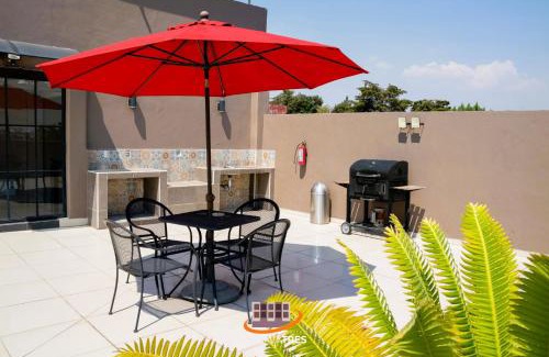 Ciudad López Mateos Apartamento | S08 MASTER SUITE Premium Frente al TEC CEM con Cocineta WiFi Balcón Parking Terraza