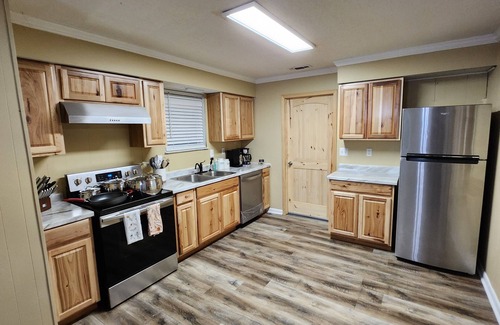 Scottsboro Casa | S2. Lakeside home in Historic Scottsboro
