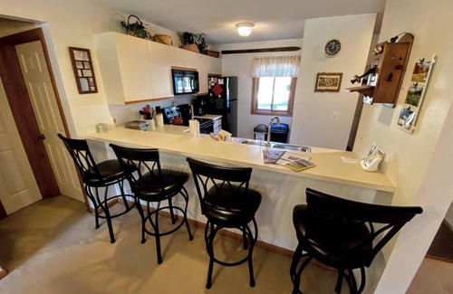 Bretton Woods Condominio | S4 Ski Slope Views! Bretton Woods condo with easy access to Mt Washington, Skiing, Dog Friendly!