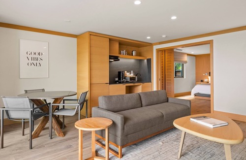 Eastern Malibu Apartamento | Luxury Suite with Fireplace and Ocean Views
