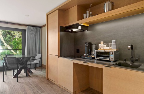 Eastern Malibu Apartamento | Luxury Suite with Fireplace and Ocean Views