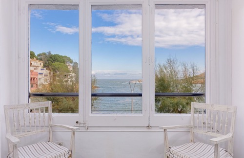 Sa Tuna Apartamento | Maravilloso apartamento en la primera línea del mar en la playa de Sa Tuna