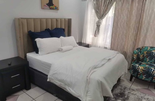 Queenswood Casa | Saba Saba Guest House