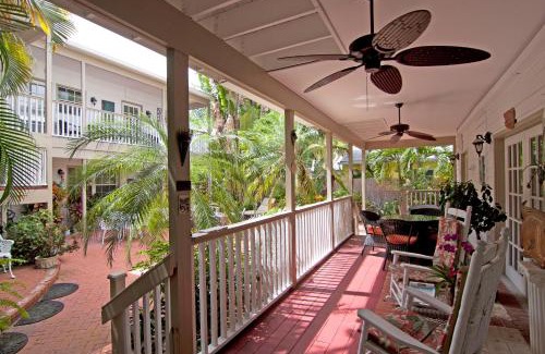 Parrot Cove Cama Y Desayuno | Sabal Palm House Bed and Breakfast