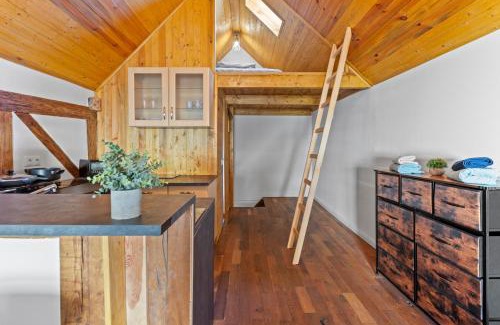 Trebbin Apartamento | Sabina Mounteurwohnung Dachboden I 55 Zoll TV I Schlafcouch mit 20cm Matraze 2 weitere Schlafplätze I Küche I Bad
