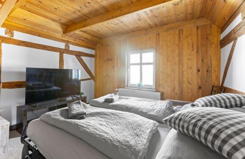 Trebbin Apartamento | Sabina Mounteurwohnung Dachboden I 55 Zoll TV I Schlafcouch mit 20cm Matraze 2 weitere Schlafplätze I Küche I Bad
