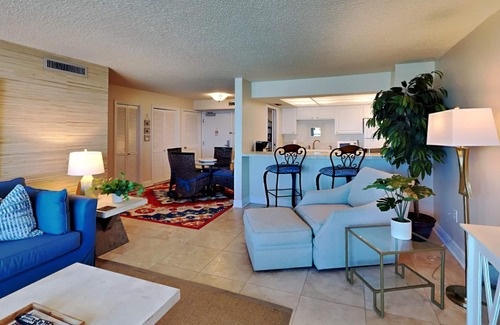 Villa Sabine Condominio | Water Front Condo con excelentes vistas ~ Balcón privado y cerca de la playa!