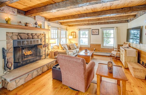 Carroll County Casa | Saco Access Farmhouse-Dog friendly-Fireplaces