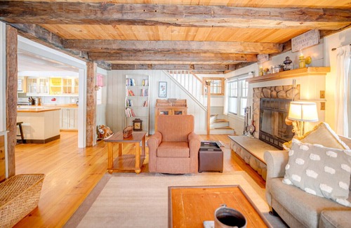 Carroll County Casa | Saco Access Farmhouse-Dog friendly-Fireplaces