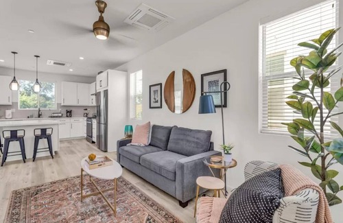 Southwestern Sacramento Casa | Sacramento Serenity: 2BR Home w/ Parking & Laundry