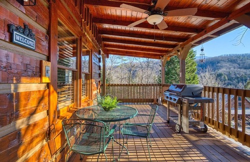 Gatlinburg Cabina | "CABINA DE MONTAÑA SAGRADA" - ELEGANTE, AMIGABLE CON LAS MASCOTAS, 3 CAMAS DE REY Y PAISAJE MAGNÍFICO
