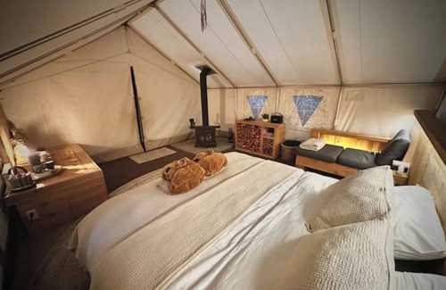 Pender Island Otro | Sacred Nature Retreat: Spa, Sauna, Cold Plunge & Serenity.