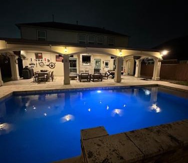 Houston Casa | Saddle n Spurs BNB, 25 minutes to downtown, pool, fire pit, grill