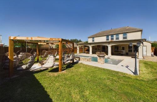 Houston Casa | Saddle n Spurs BNB, 25 minutes to downtown, pool, fire pit, grill