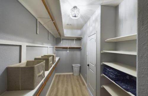 Houston Casa | Saddle n Spurs BNB, 25 minutes to downtown, pool, fire pit, grill