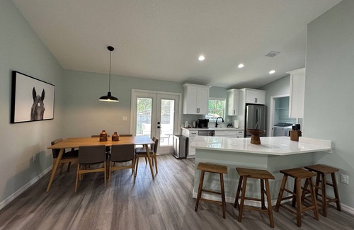Fellowship Casa | Saddle Oak Retreat; pet-friendly near WEC and more