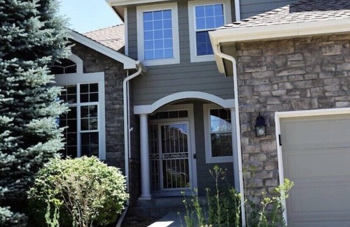 Aurora Casa | Saddle Rock Golf In Cherry Creek District / Southlands Malls