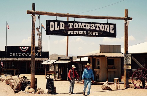 Tombstone Alquiler De RV | Saddle Up for a Cozy Glamping Getaway by Tombstone