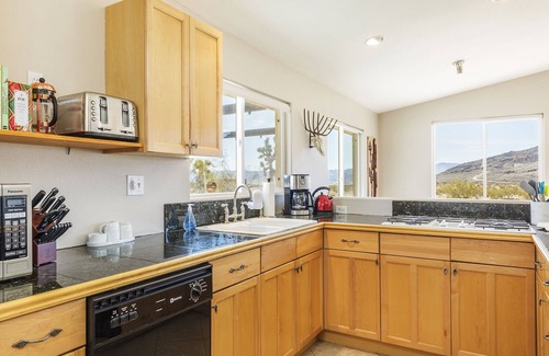 Joshua Tree Casa | Saddleback Escape w/ Hot tub - Open Desert in Joshua Tree