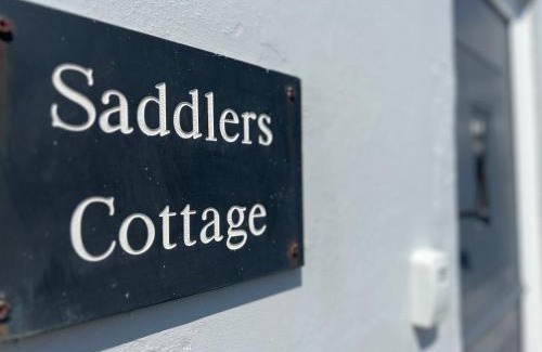 St. Florence Casa | Saddlers Cottage with indoor pool, tennis court and lots more Tenby area