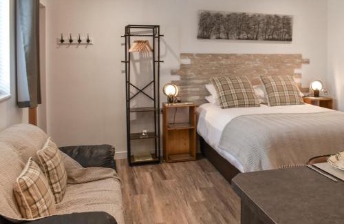 Sudbury Casa | Saddlers - Uk50519
