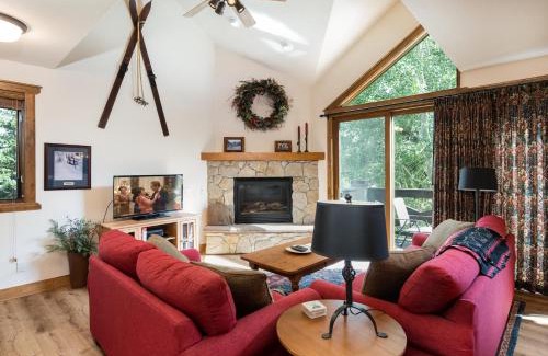 Four O'Clock Casa | Saddlewood Snowbird Townhome - Ski-In Ski-Out - Hot Tub