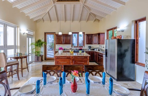 Spring Estate Villa | Hermoso y Amplio Luxury Retreat