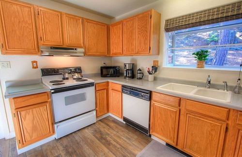 Lincoln Park Casa | Sadie's Hustle-Walk to Beach-Pool Table (NVH0823)