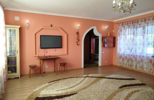 Cherkasy Oblast Villa | Sadyba