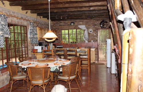 Marloth Park Casa | Safari en y desde tu plataforma de observación privada. ¡Disfruta del monte en perfecta privacidad!