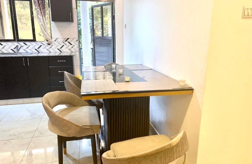 Entebbe Apartamento | Safari Lake View Suits