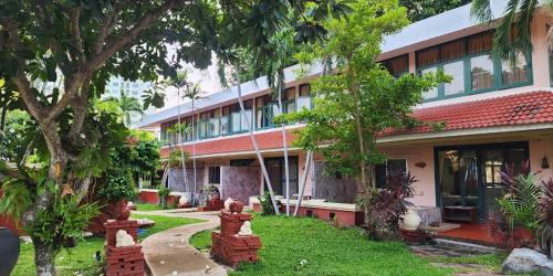 North Pattaya Hotel | Safari Riviera Resort