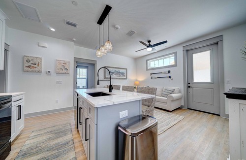 Crescent Beach Casa | Safari Street Stay - Steps 2 Beach! 2 units for 1 price! Sleep 16!