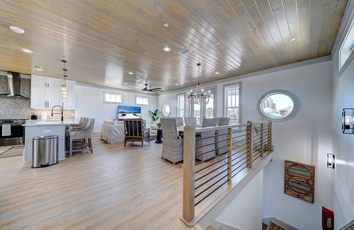 Crescent Beach Casa | Safari Street Stay - Steps 2 Beach! 2 units for 1 price! Sleep 16!